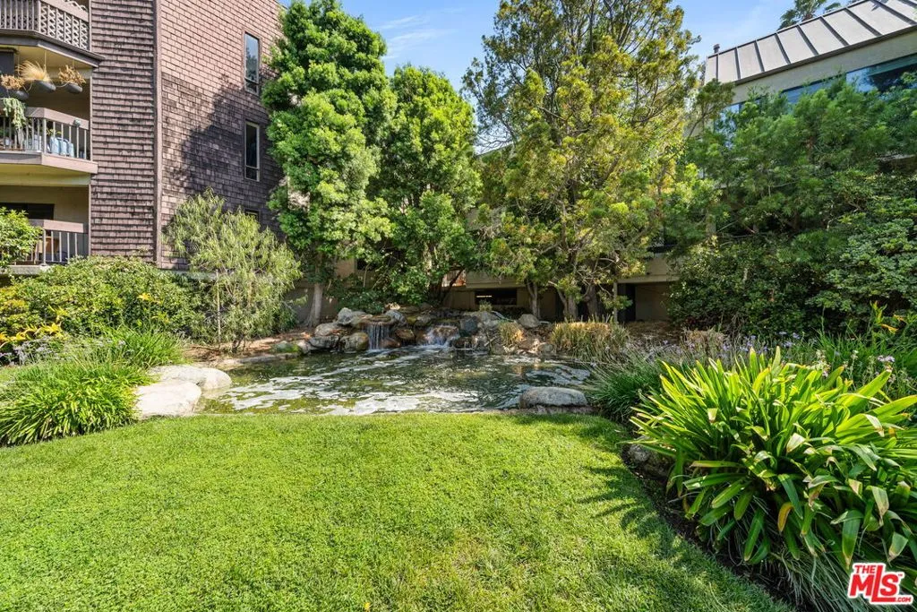 950 N Kings Road 233, West Hollywood, California 90069 home-pic-16